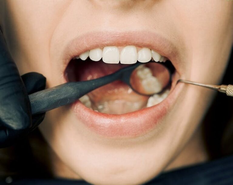 “Dental Restoration and Implants: Choosing the Best Option for Your Smile”